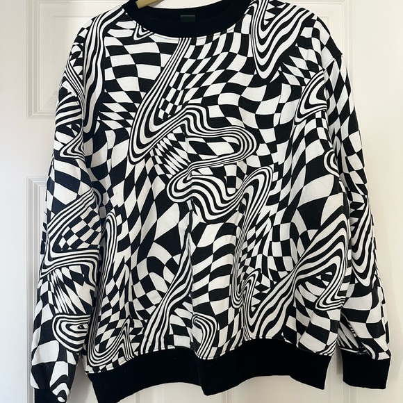 wild fable Tops - Wild Fable Optical Illusion Crewneck Sweater